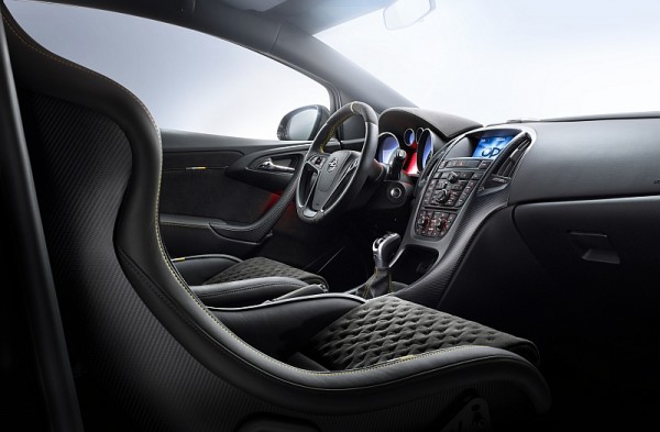 Opel Astra OPC Extreme Cockpit