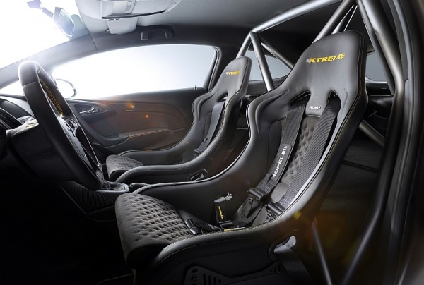 Opel Astra OPC Extreme Cockpit2