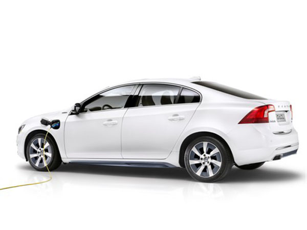 Volvo S60L PPHEV_2014_02
