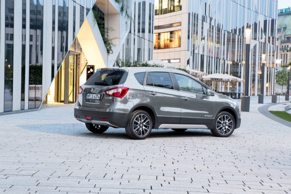 Suzuki SX4 S-Cross Limited+_2015_02