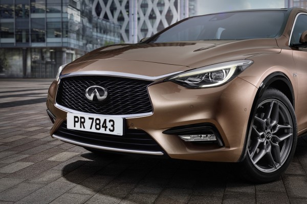 infiniti-q30_03