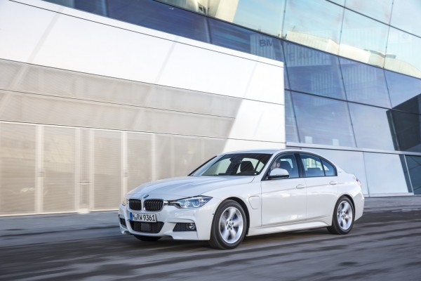 BMW 330e_2016_01