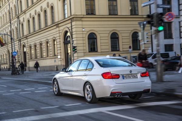 BMW 330e_2016_02