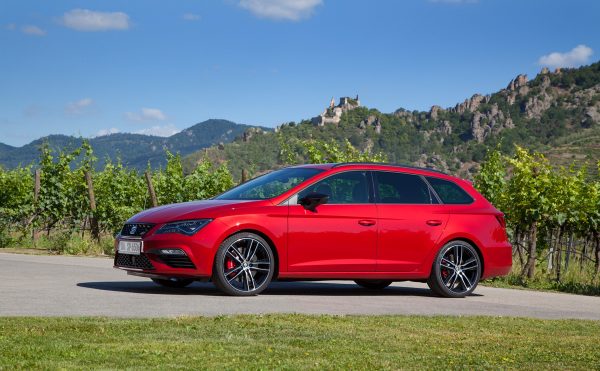 Seat-Leon-Cupra-ST_2017_01